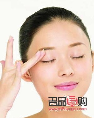 黑眼圈好重怎么才能消除(如何淡化黑眼圈)