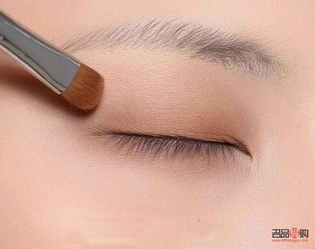 天生上眼皮腫怎么消除(天生上眼皮腫怎么消除常見方法)