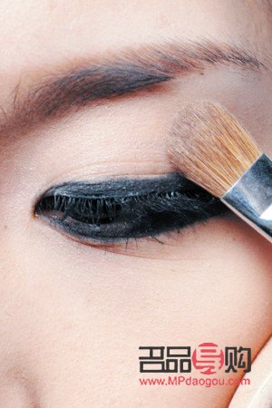 眼妝的正確步驟是什么(眼妝的正確步驟是什么意思)