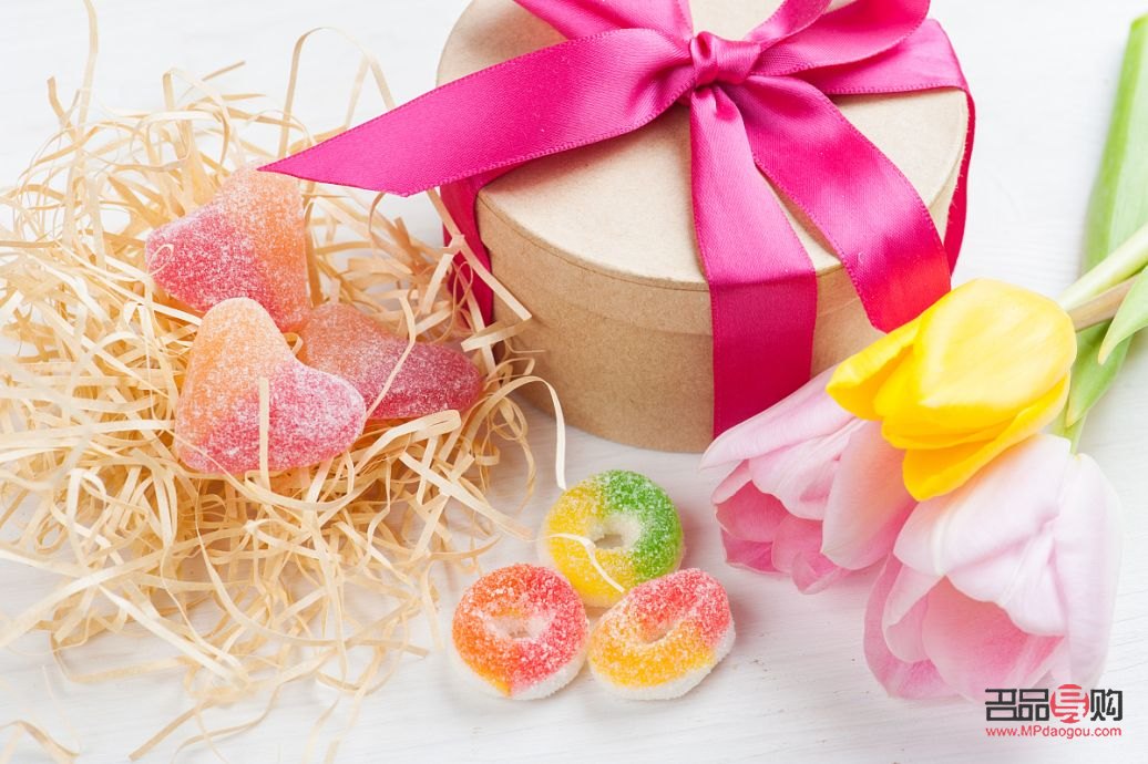 夏天給女孩買什么禮物(夏天應(yīng)該給女孩子買什么)
