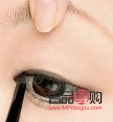 新手畫眼線教程：輕松掌握魅力眼線技巧