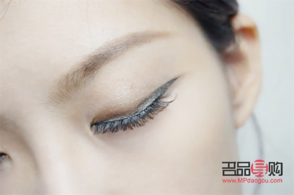 眼妝的正確步驟視頻講解圖片(眼妝的正確步驟視頻講解圖片)