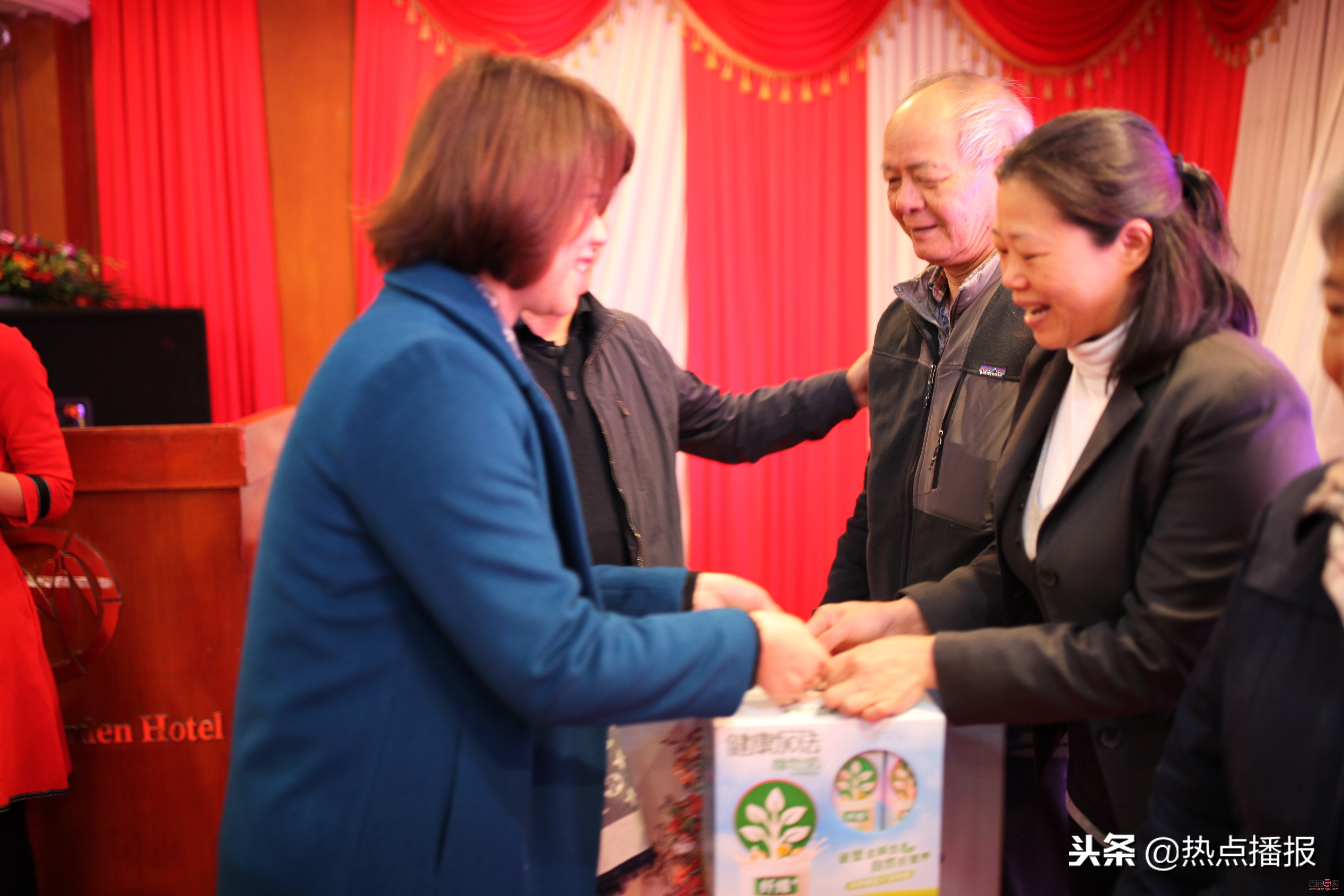 聯(lián)誼會(huì)上送什么禮物(聯(lián)誼會(huì)準(zhǔn)備什么小禮物)