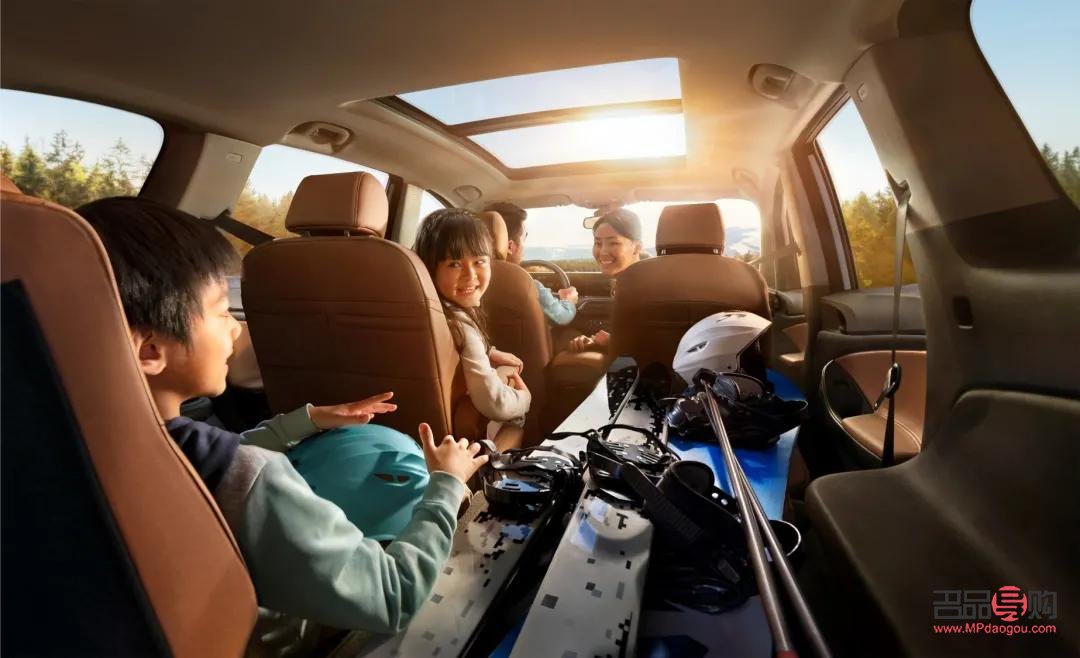 <h3>車上送禮物給孩子，溫馨之舉還是安全隱患？</h3>