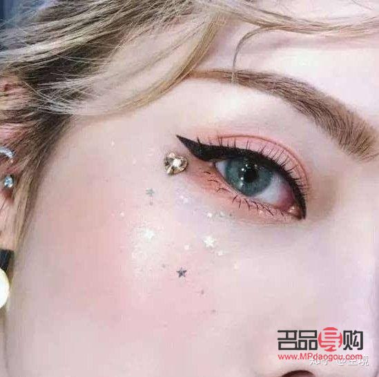 眼妝需要用到的是什么(眼妝需要用到的是什么成分)