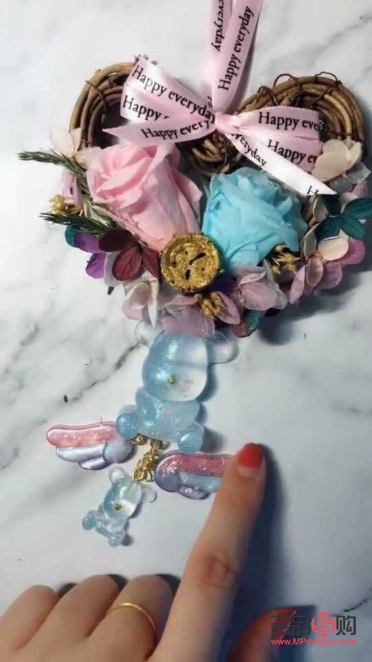 <h3>手作心意：學(xué)生如何親手制作禮物</h3>