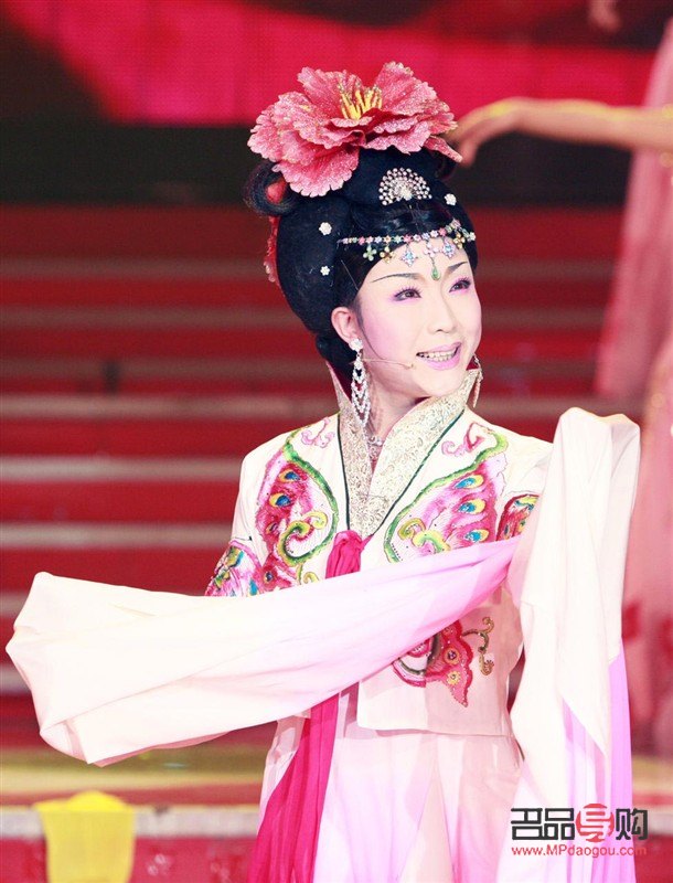 如何給男生化彩妝(如何給男生化彩妝教程)