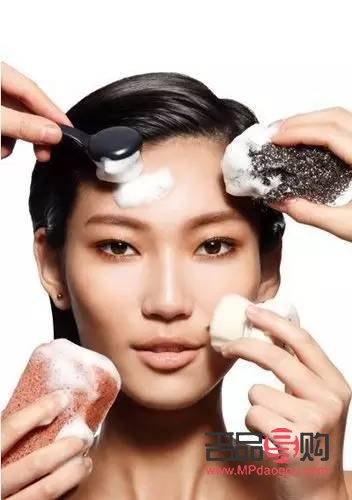 怎么快速清理彩妝(怎么快速清理彩妝殘留)