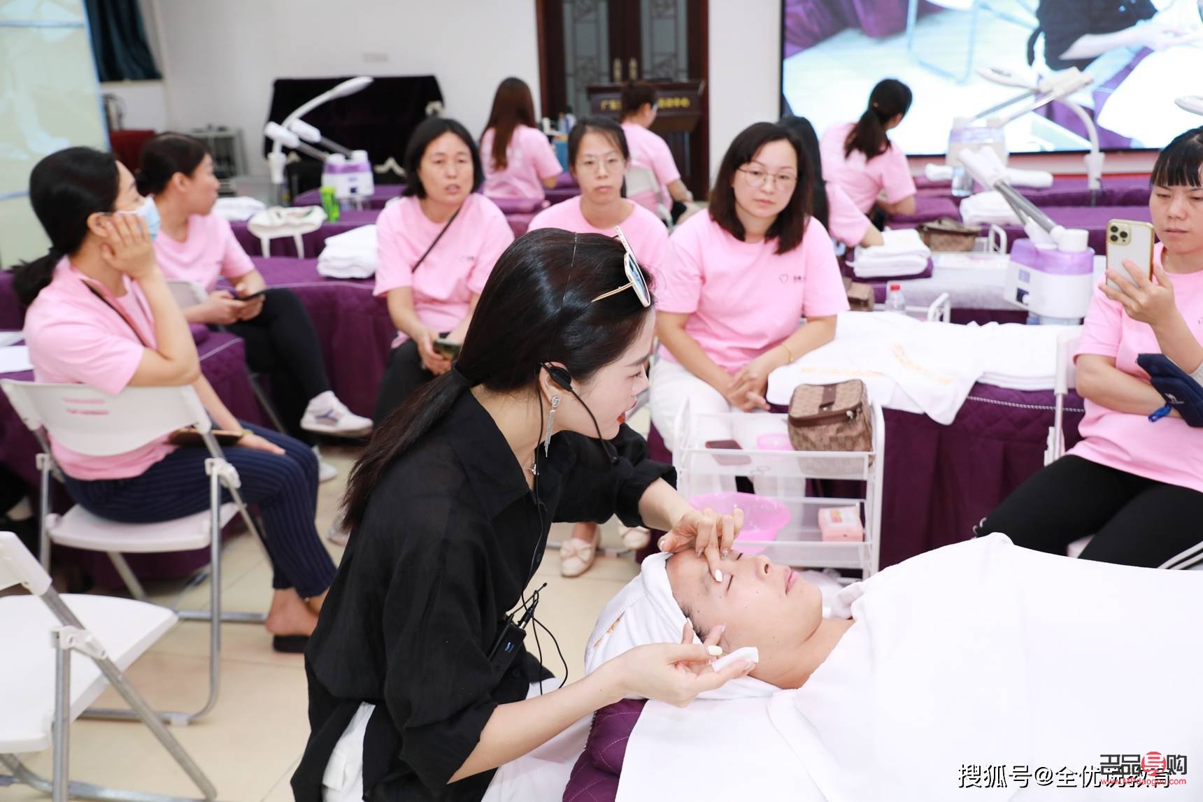 美容師證去哪里考(美容師證去哪里考?)