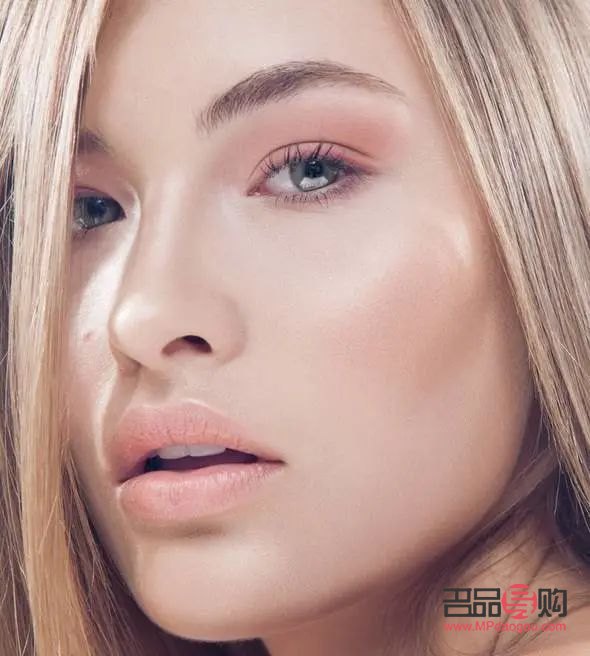 彩妝脫妝怎么補(bǔ)妝(彩妝脫妝怎么補(bǔ)妝視頻)