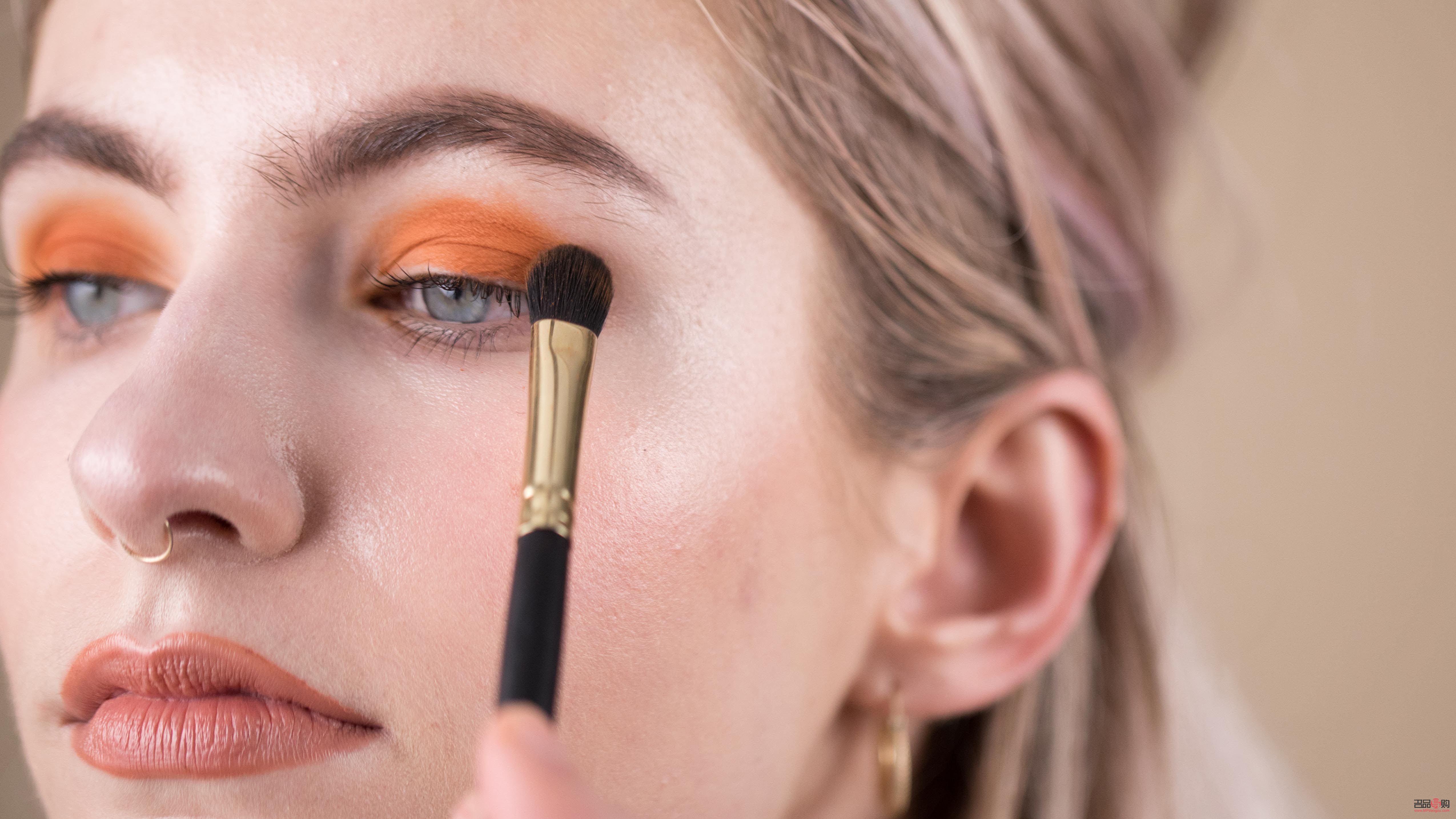 照片彩妝如何去掉(照片彩妝如何去掉衣服)