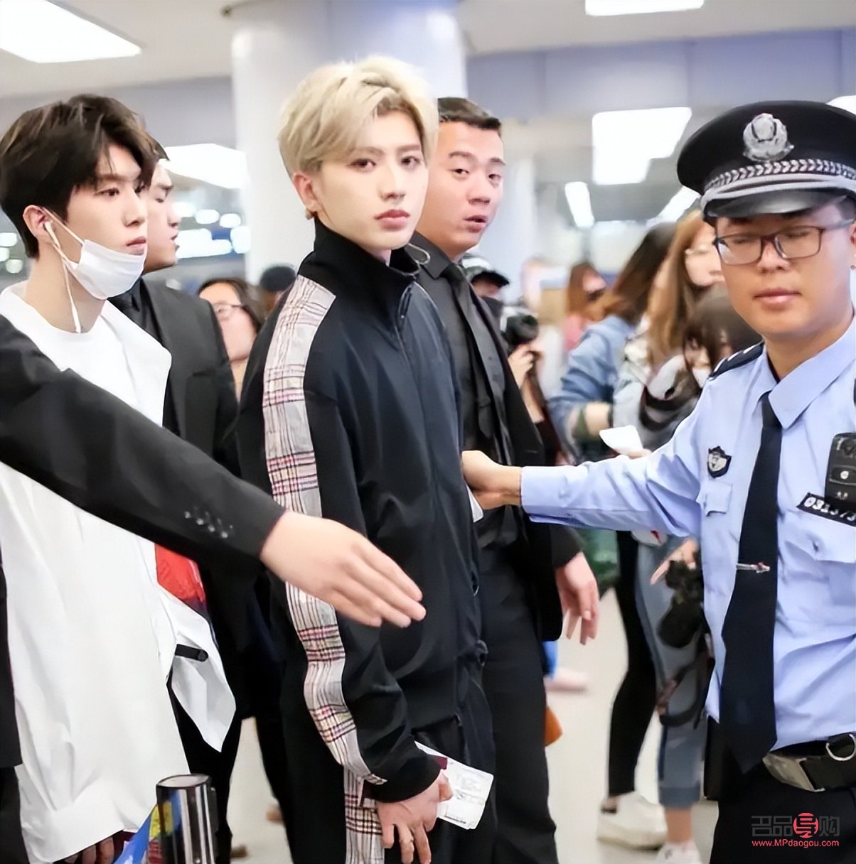 怎么分別彩妝刷子(彩妝刷的辨別方法)