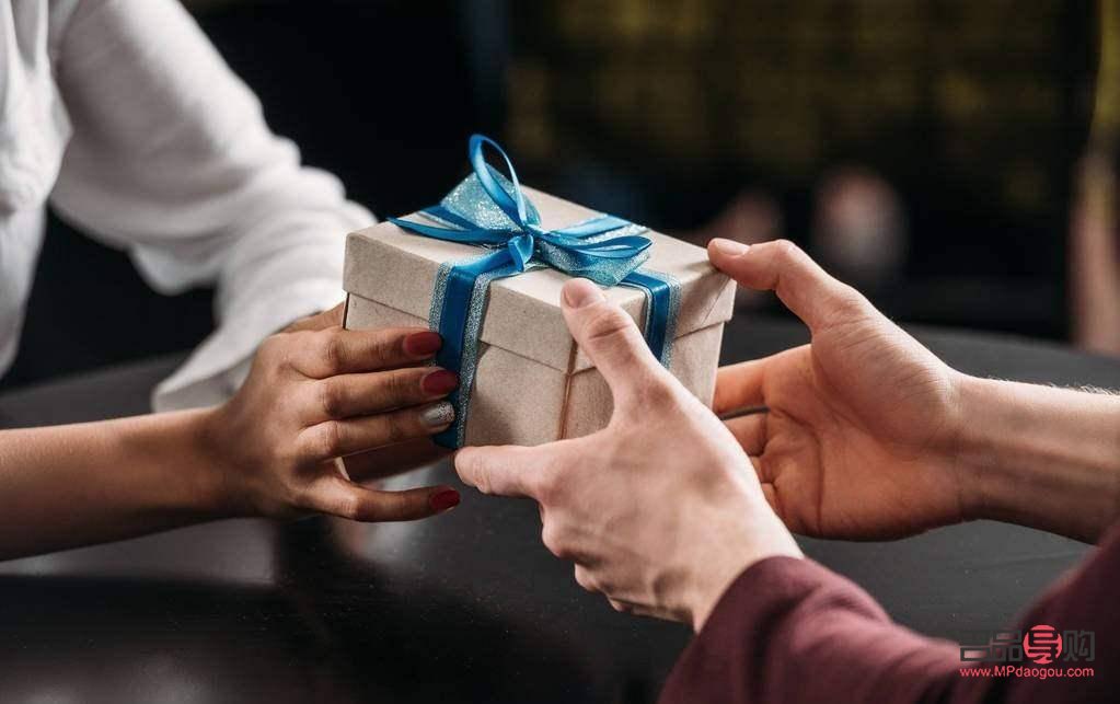 新人入職送什么禮物呢(新人入職送什么禮物呢女生)