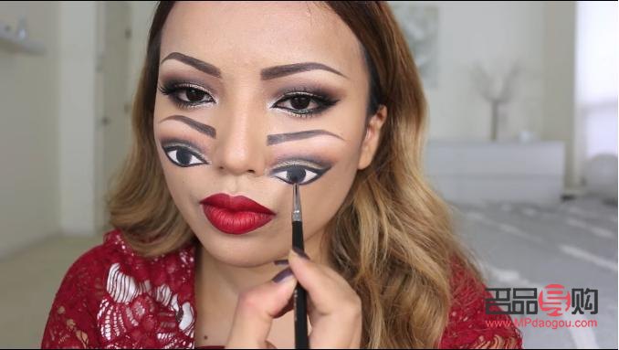 <h1>眼睛彩妝化法大揭秘</h1>