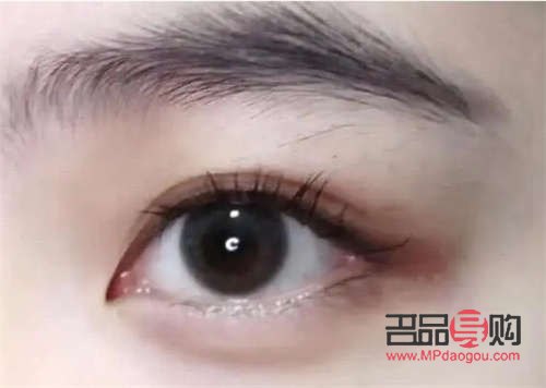 <h3>從內(nèi)雙到外雙：打造迷人雙眼皮的秘訣</h3>