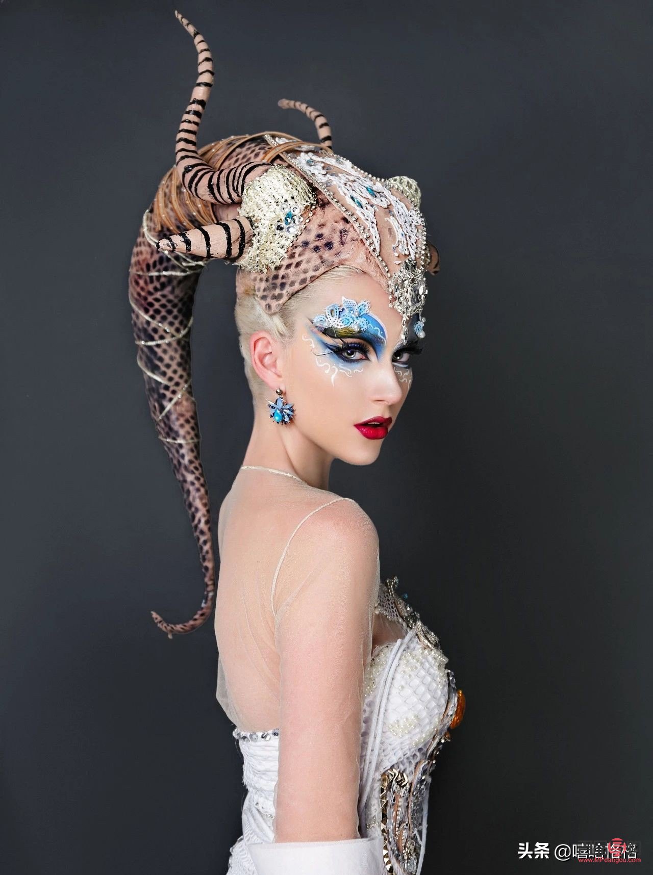 <h3>彩妝觀念調(diào)整指南：打造自然與個性并存的妝容</h3>