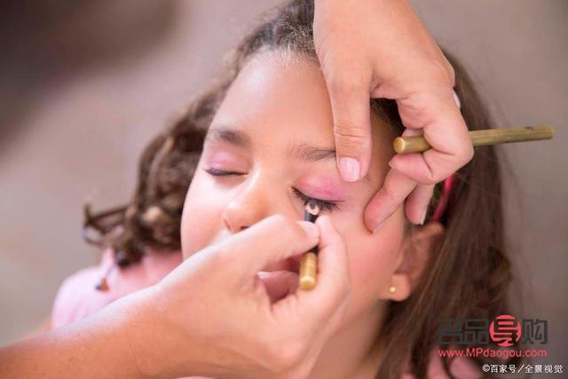 寶寶如何化彩妝(寶寶如何化彩妝視頻)