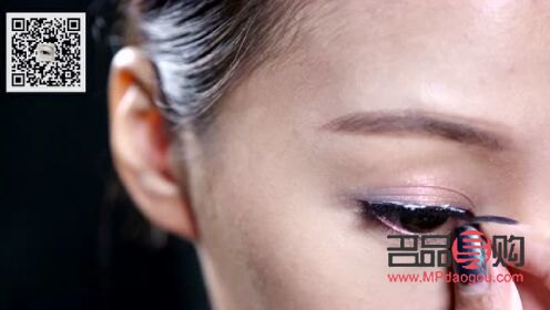 <h3>輕松掌握眼睫毛貼法技巧——視頻教程詳解</h3>