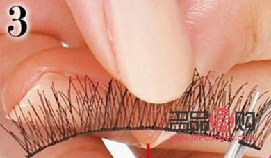 <h3>輕松掌握眼睫毛貼法技巧——視頻教程詳解</h3>