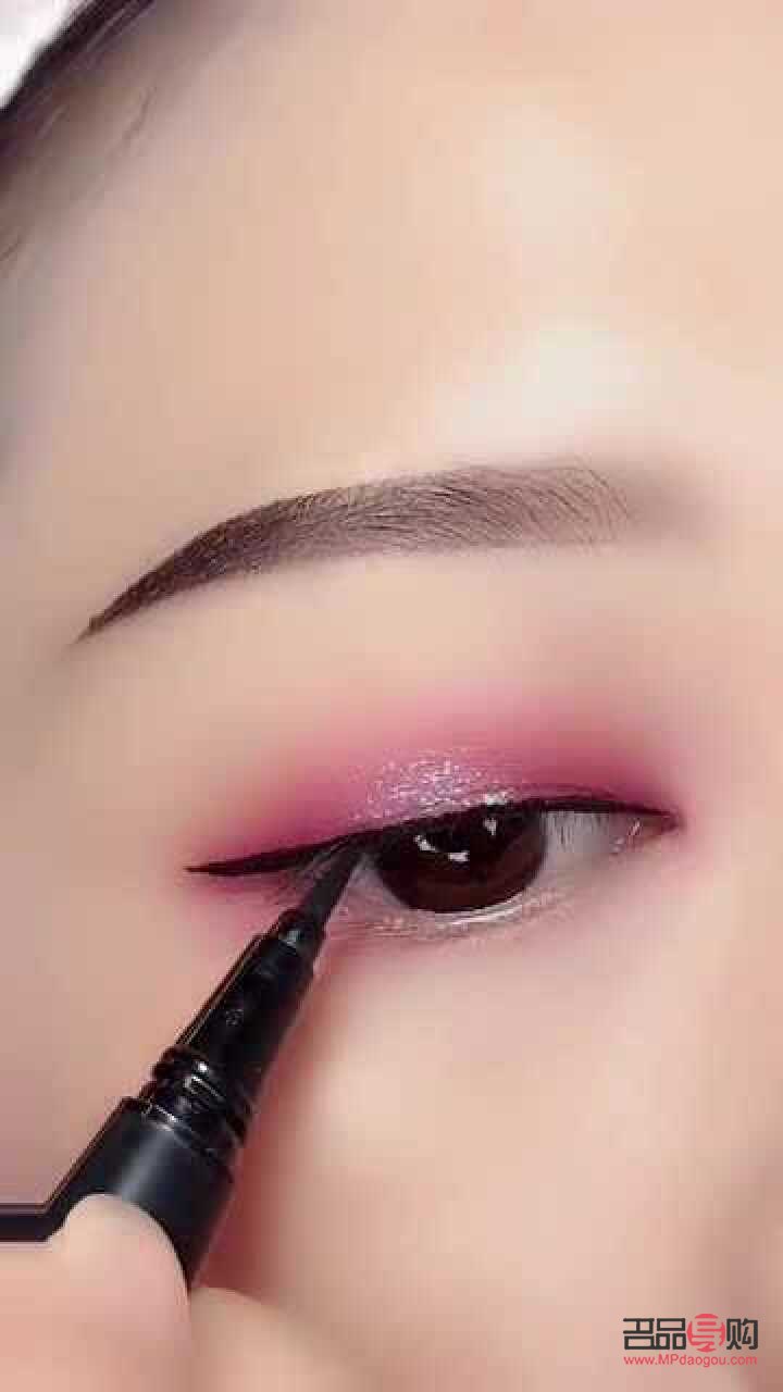 怎樣畫一個漂亮的眼妝(怎樣畫一個漂亮的眼妝呢)
