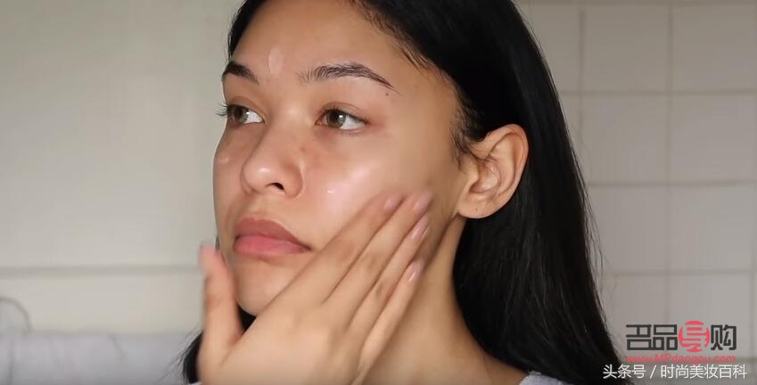 彩妝如何上底妝(彩妝如何上底妝視頻)