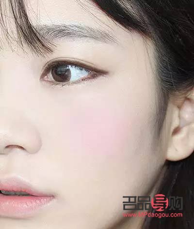 <h3>新月形的眼睛：神秘魅力的源泉</h3>