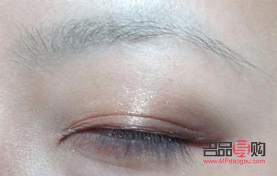 如何判斷嬰兒是雙眼皮(如何判斷嬰兒是雙眼皮還是內(nèi)雙)