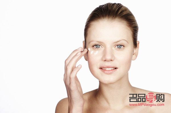 <h3>青春歲月中的眼袋困擾：15歲少年為何會遭遇此問題？</h3>