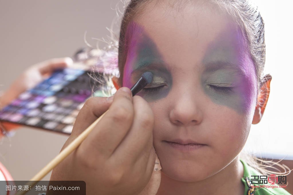 兒童眼影怎么畫初學(xué)者(兒童眼影怎么畫初學(xué)者圖片大全)