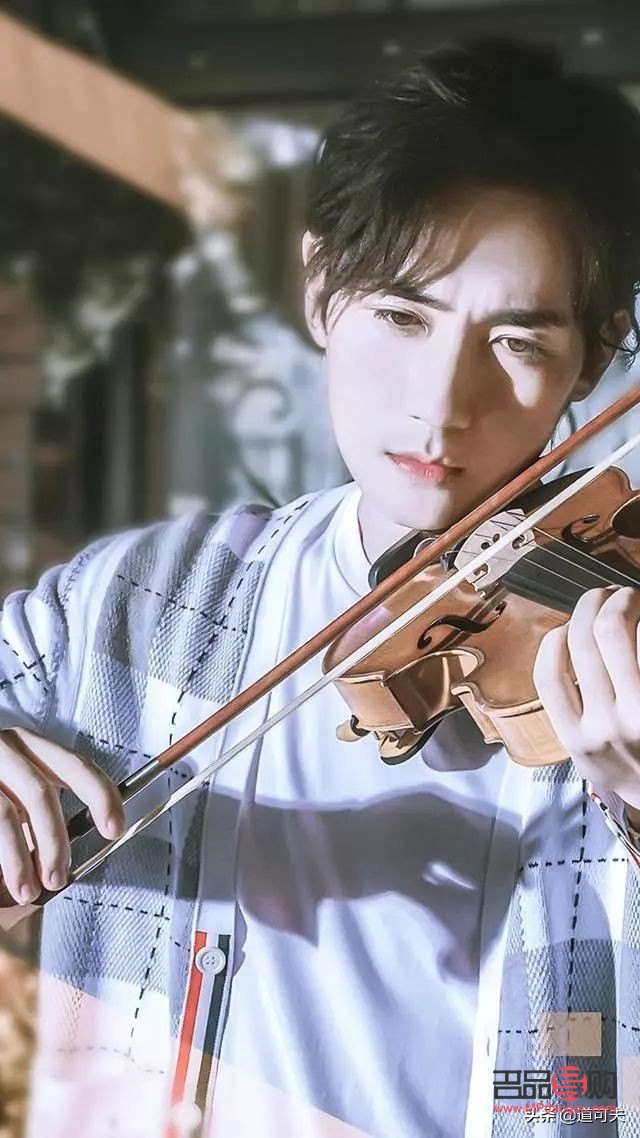 <h3>女人眼窩深陷何解？探秘面相與命運(yùn)之間的微妙聯(lián)系</h3>