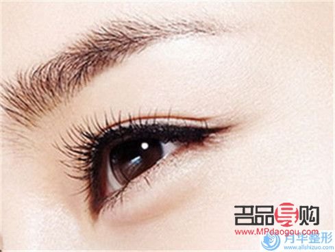 <h3>平扇型雙眼皮優(yōu)點大揭秘</h3>