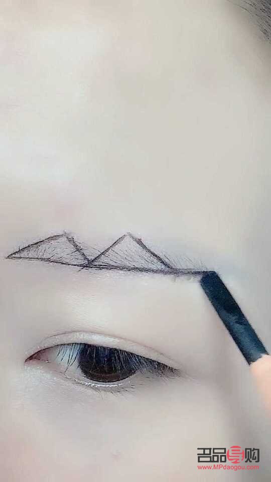 <h3>彩妝怎么畫眉好看</h3>