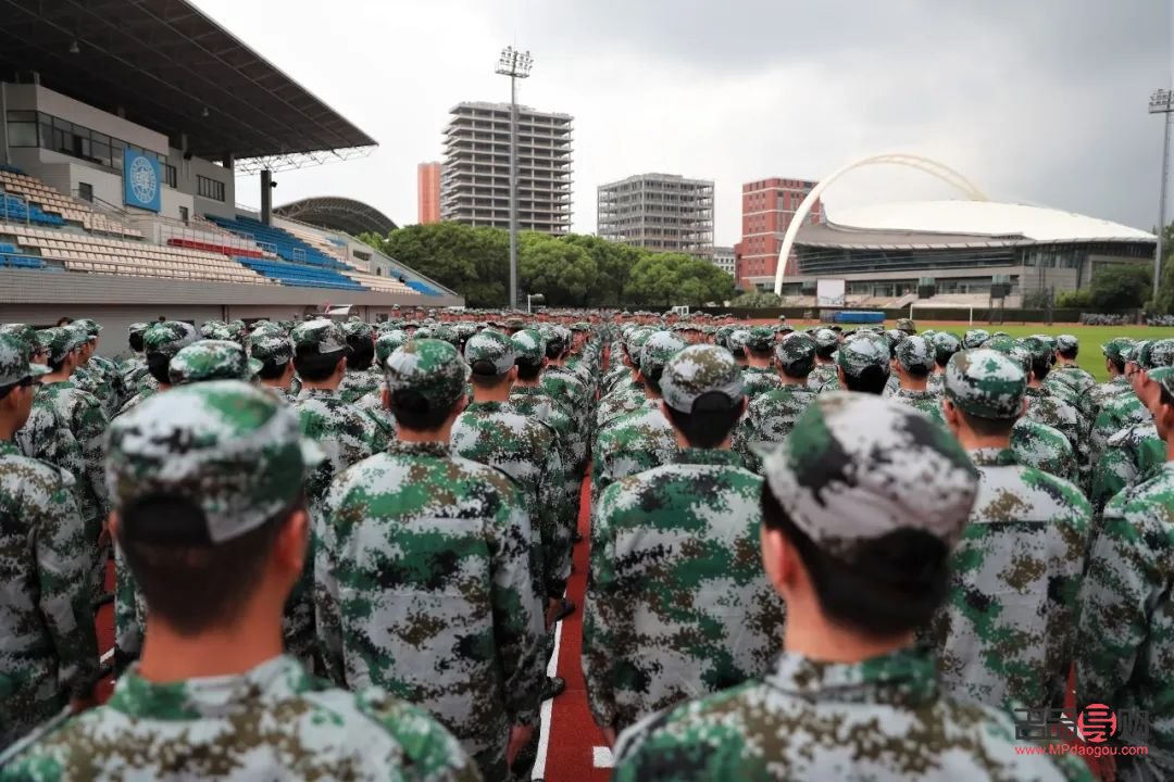 軍訓彩妝怎么卸掉(軍訓彩妝怎么卸掉視頻)