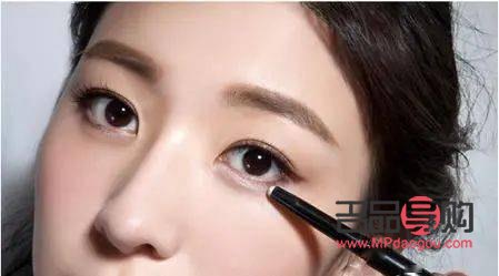 彩妝怎么選擇好的(彩妝怎么選擇好的顏色)