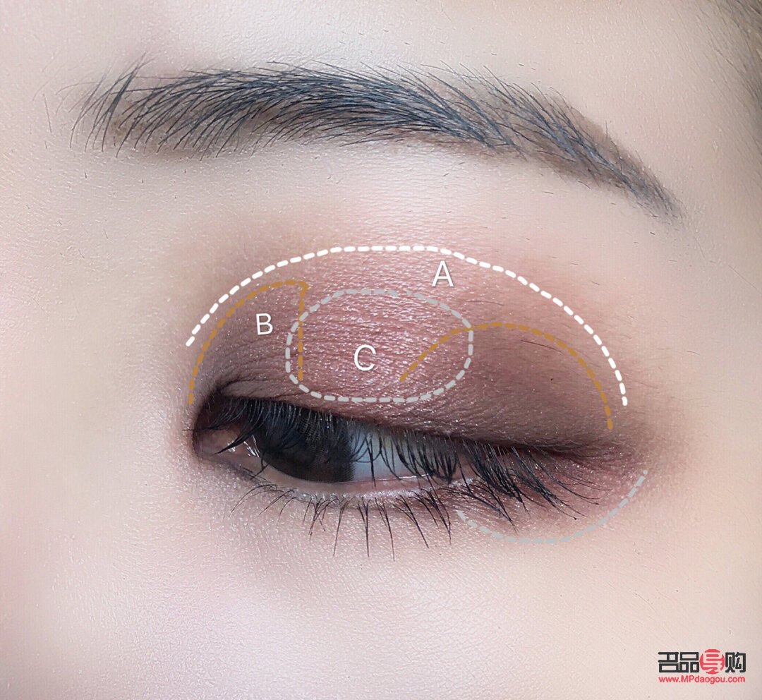 <h3>初學(xué)者眼妝教程視頻</h3>