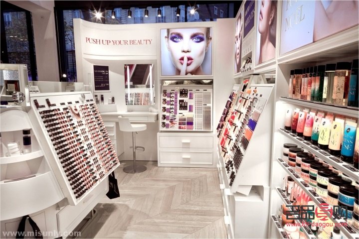 <h3>彩妝店面膜怎么掛</h3>