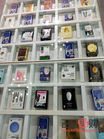 <h3>彩妝店面膜怎么掛</h3>