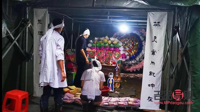 <h3>舅舅出殯送什么禮物好</h3>