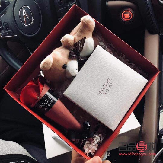 如何給表哥送禮物