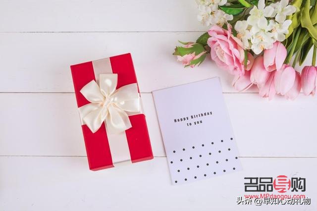 中年人應(yīng)該買什么禮物(中年人應(yīng)該買什么禮物比較好)