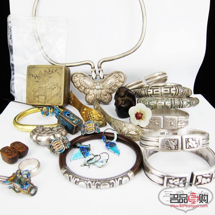 <h3>上大學(xué)前送什么禮物好</h3>