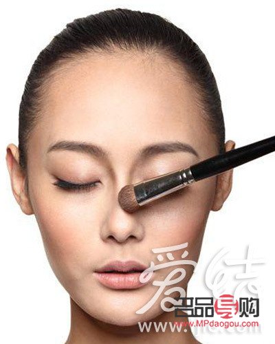 <h3>彩妝如何修飾鼻頭</h3>