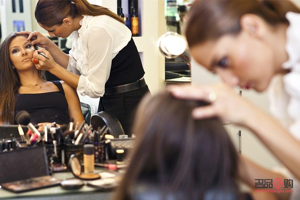 彩妝工資如何(彩妝工資如何結(jié)算)