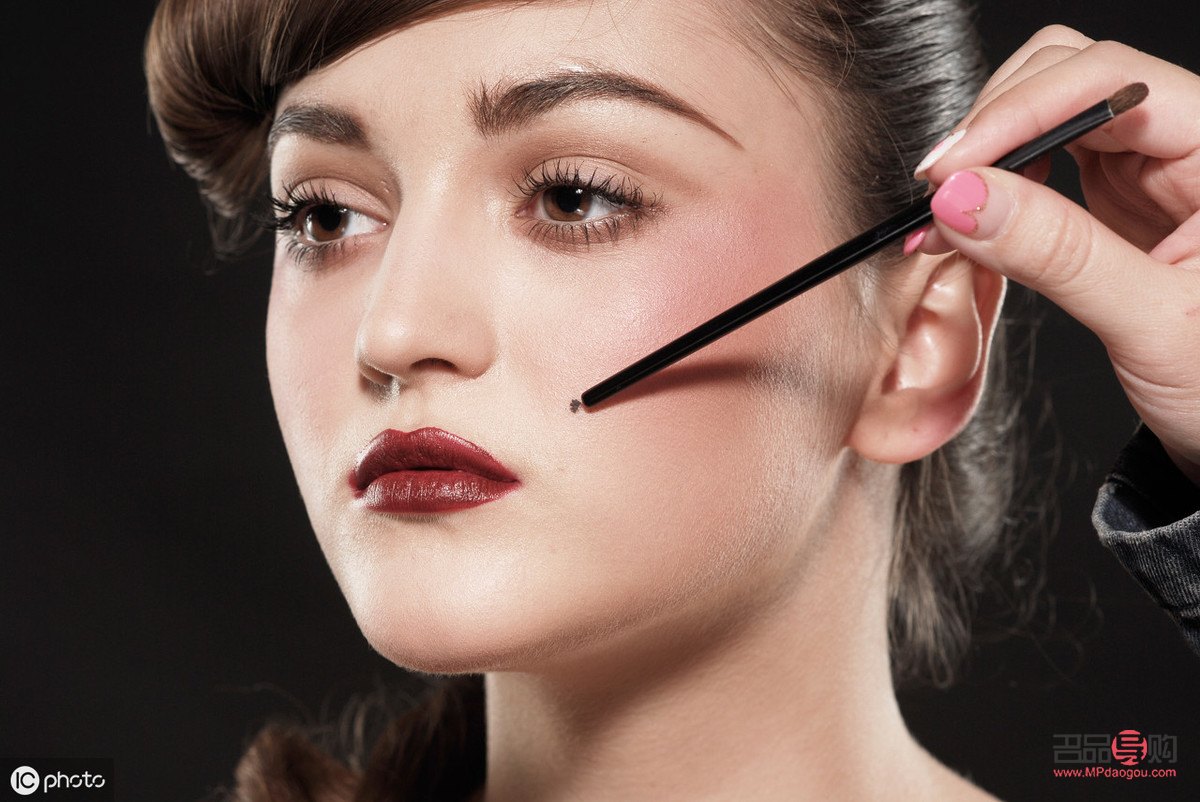 彩妝如何搞(彩妝小技巧)