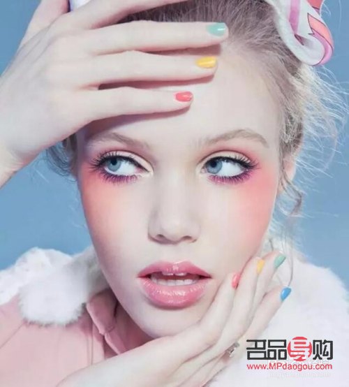 畫彩妝如何補防曬(畫了彩妝怎么補防曬)