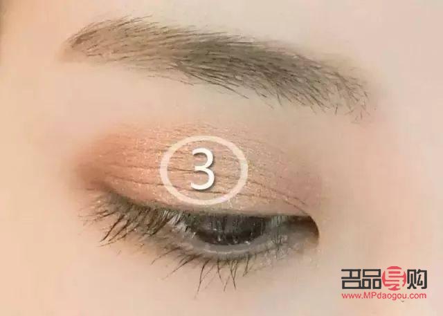 適合上班的眼妝有哪些(適合上班的眼妝有哪些品牌)