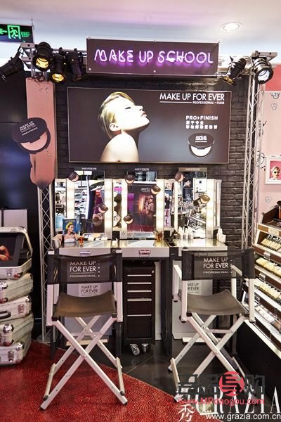 <h3>怎么打造彩妝區(qū)</h3>