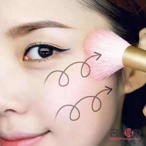 怎么去畫彩妝(怎么去畫彩妝視頻)