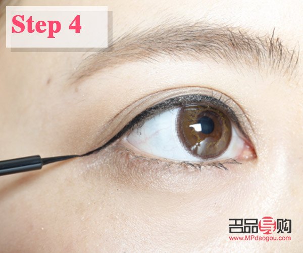 假眼睫毛怎么粘上(假眼睫毛怎么粘上去的視頻)