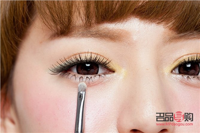 <h3>眼瞼下垂吃什么藥？專業(yè)解讀與治療建議</h3>